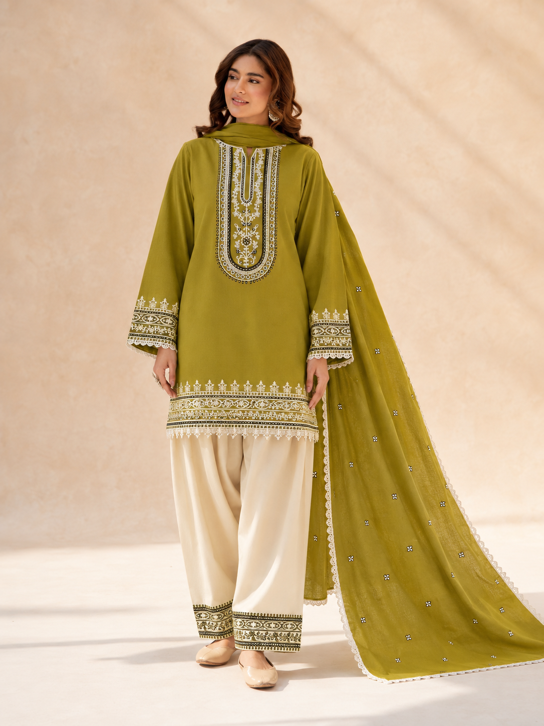 Sapphire Dhanak Embroidered 3 Piece | SE201