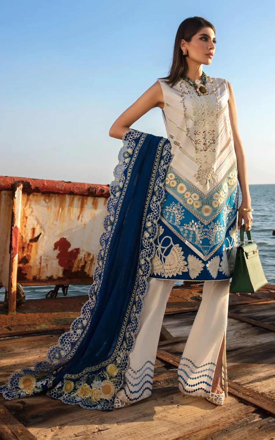 Sana Safinaz Lawn Embroidered 3 Piece | SS110