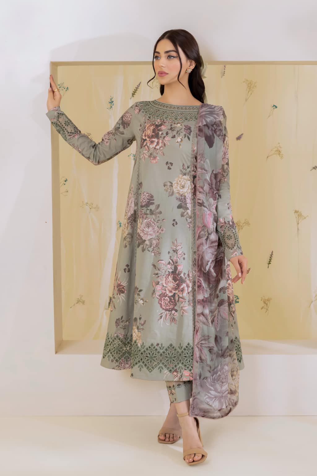 Baroque Lawn Embroidered 3 Piece | BQ123